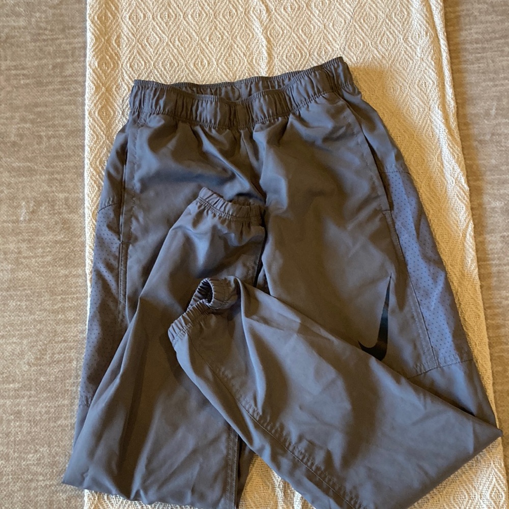 Boys Nike windbreaker pants